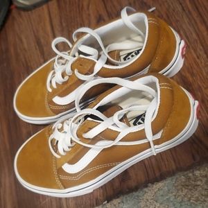 Vans Sneakers Size 6 Brand New